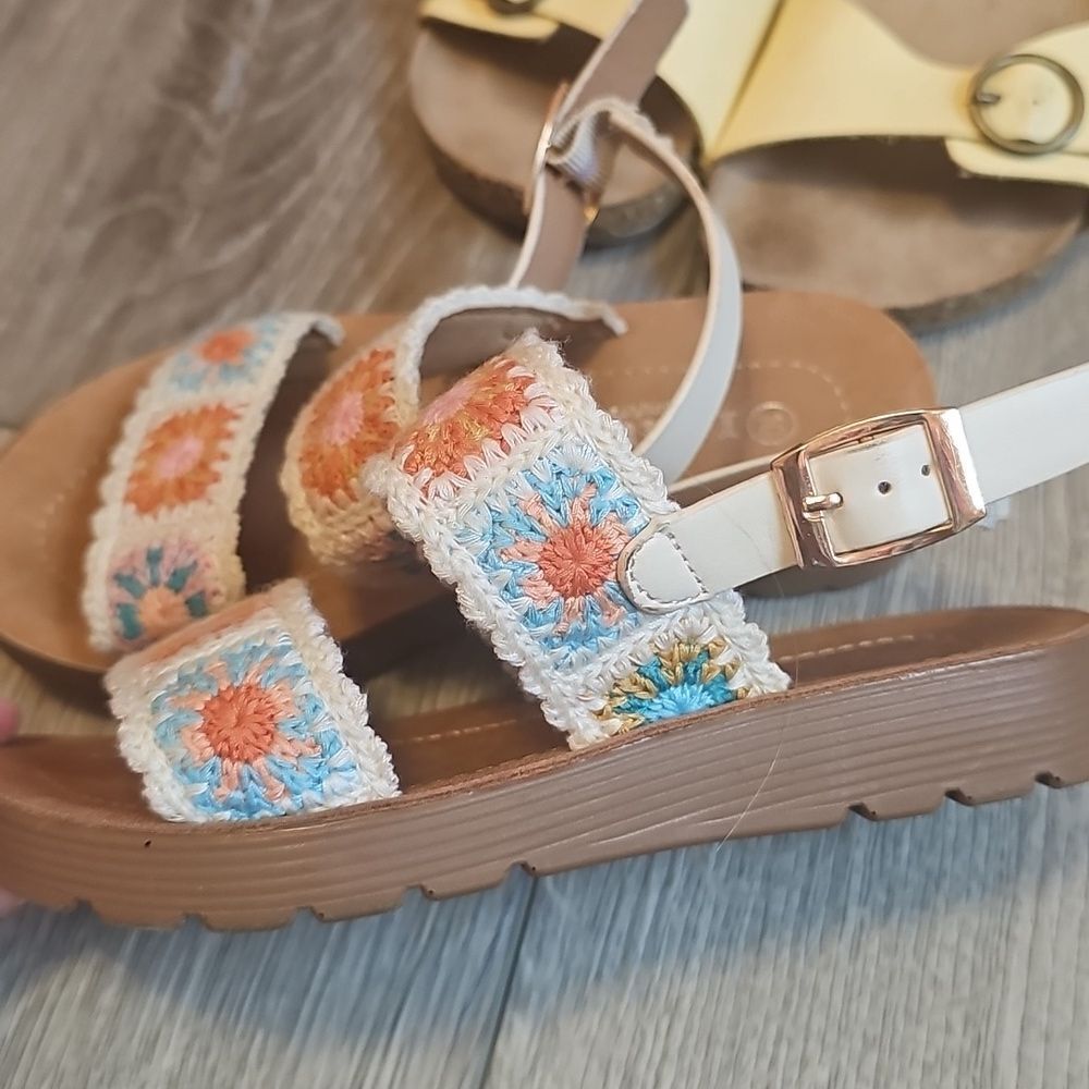7 Pairs Kids Summer Sandals - Yellow, Tan, Pink Styles. Reef Waterproof Sandals - Picture 12 of 14